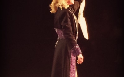 HOW TO BOOK A MAGICIAN